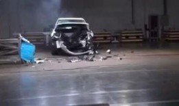 碰碰撞视频在线观看,瞬间还原事故现场